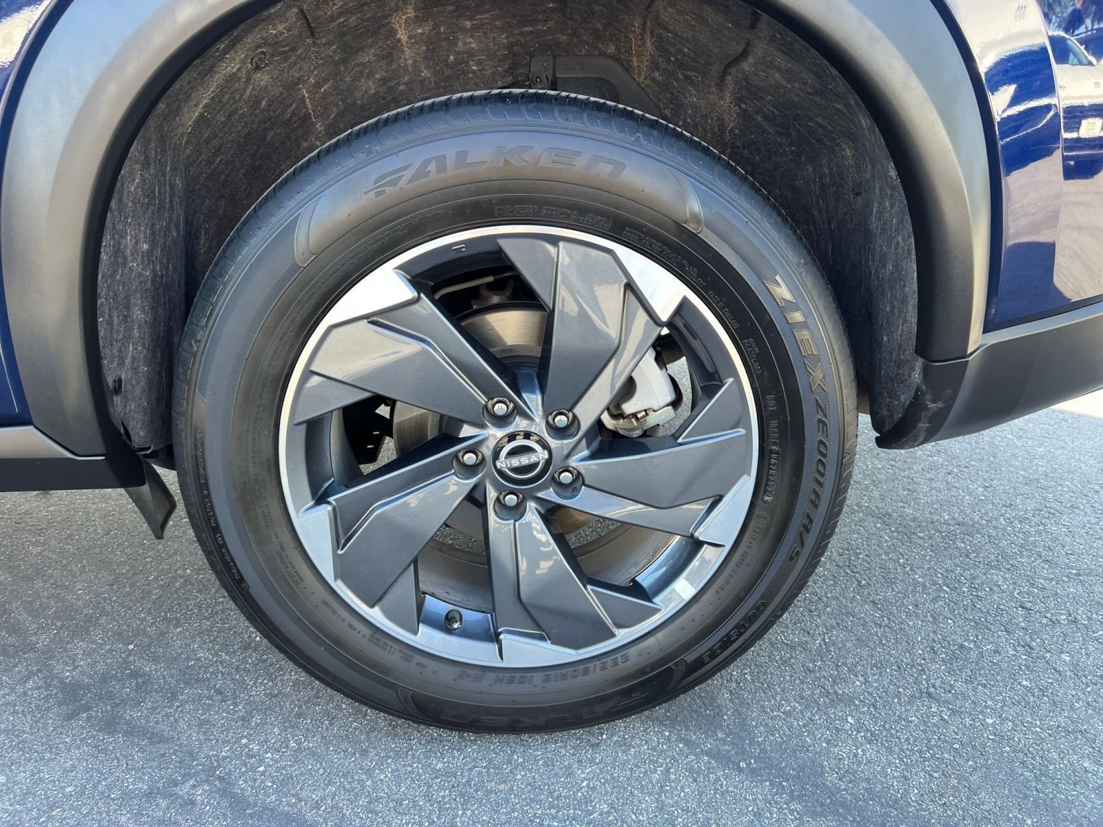 Used 2025 Nissan Rogue SV image 30