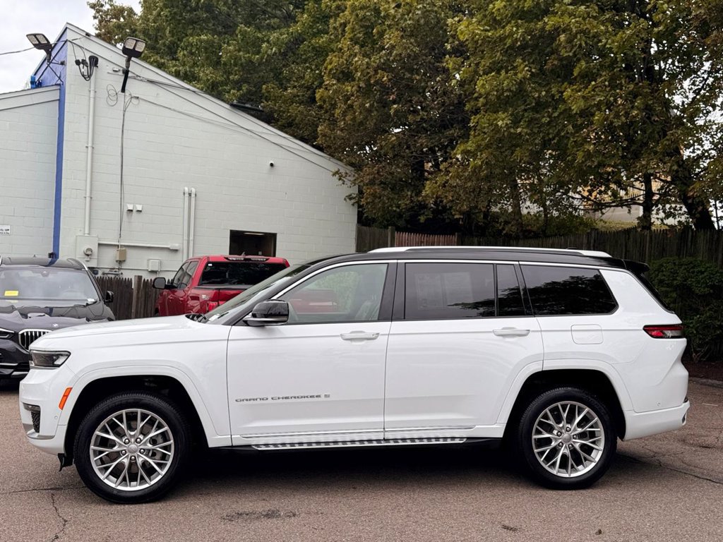 Used 2023 Jeep Grand Cherokee L Summit w/ Rear Seat Video Group I AWD/4WD image 3
