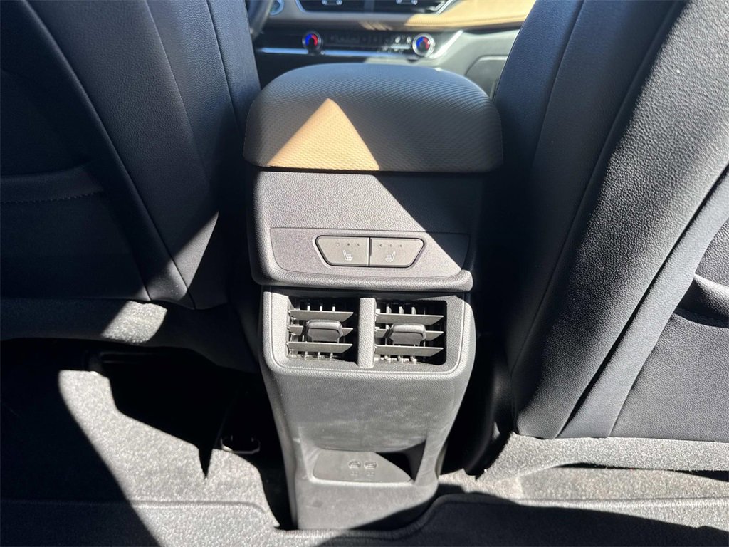 Used 2025 Chevrolet Equinox ACTIV w/ Safety and Technology Package image 18