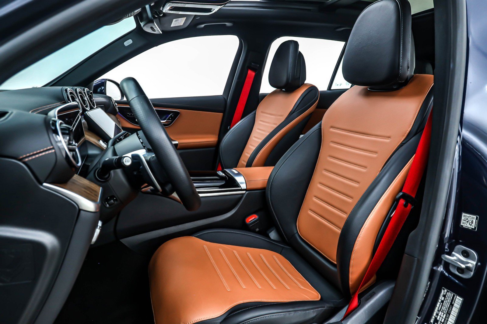 Certified 2024 Mercedes-Benz GLC 43 AMG 4MATIC image 18