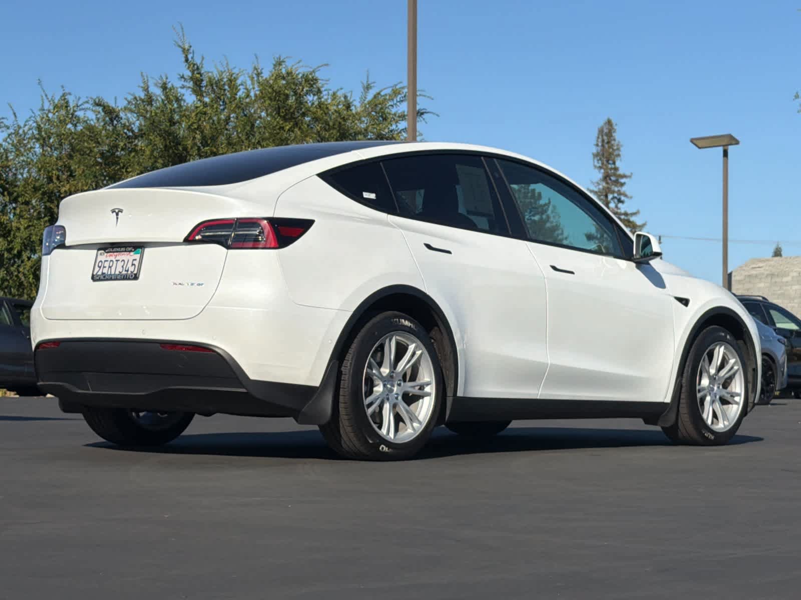 Used 2023 Tesla Model Y Long Range AWD/4WD image 2