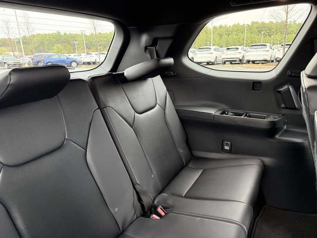 Used 2026 Lexus TX 500h AWD w/ Technology Package image 18