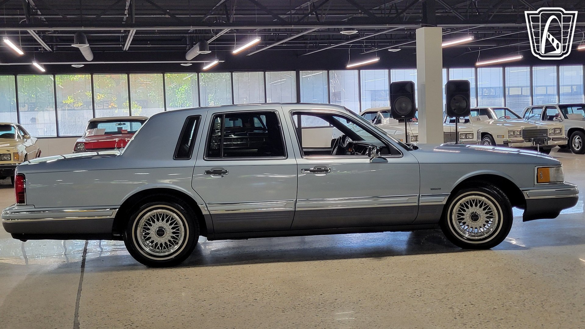 Used 1993 Lincoln Town Car Signature RWD image 37