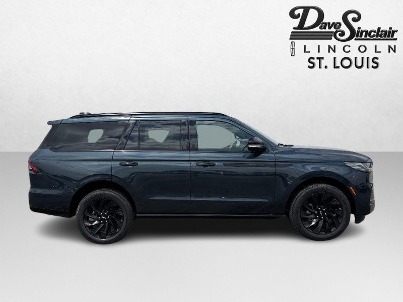 New 2026 Lincoln Navigator Reserve AWD/4WD image 2