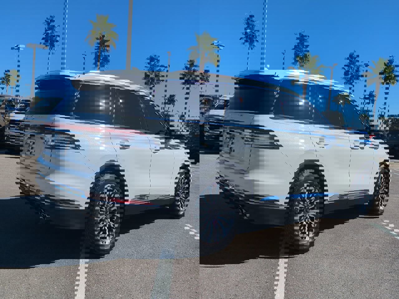 Used 2020 Lincoln Aviator Reserve w/ Elements Package Plus image 4