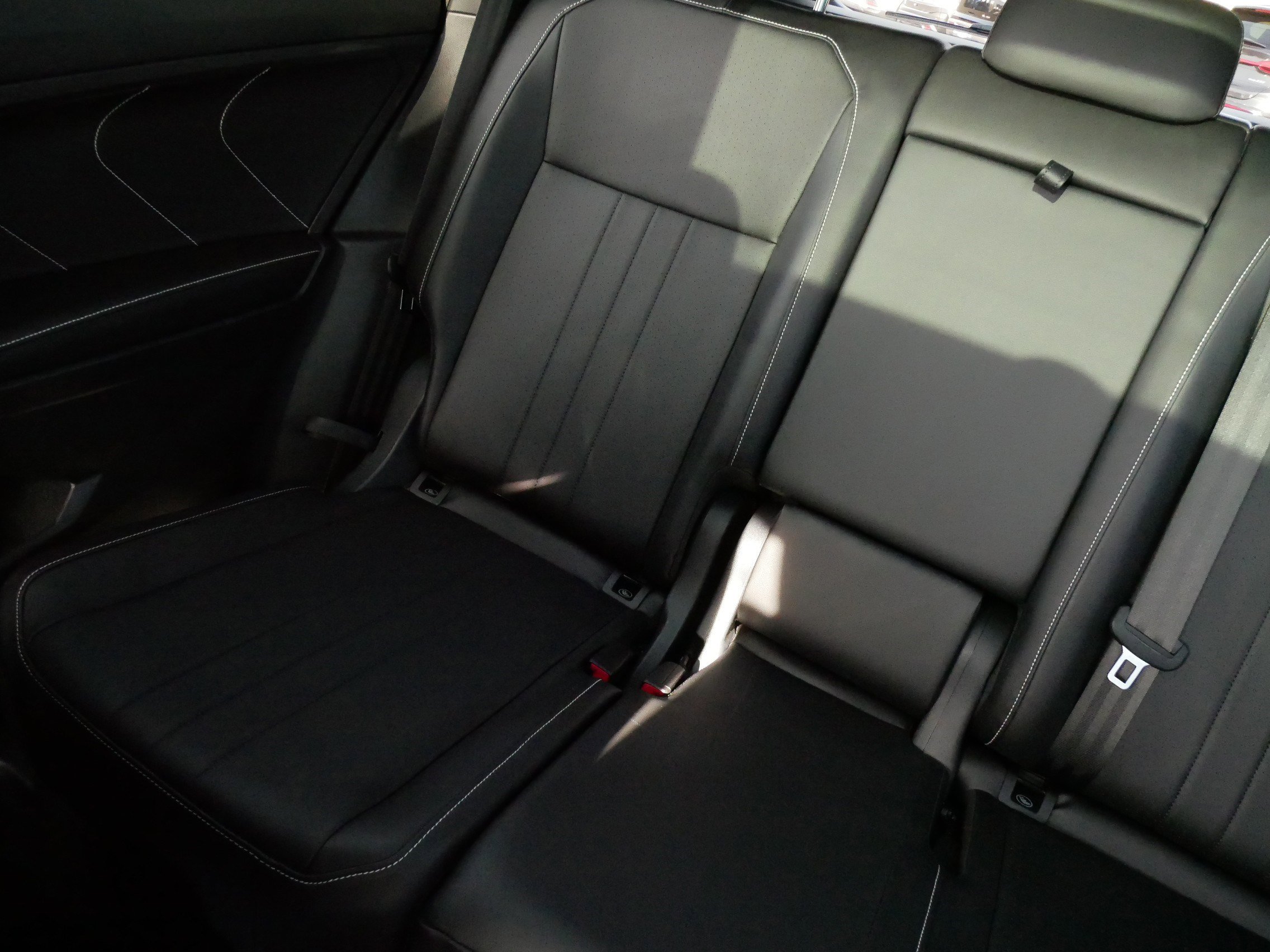 Certified 2024 Volkswagen Tiguan SE R-Line image 12