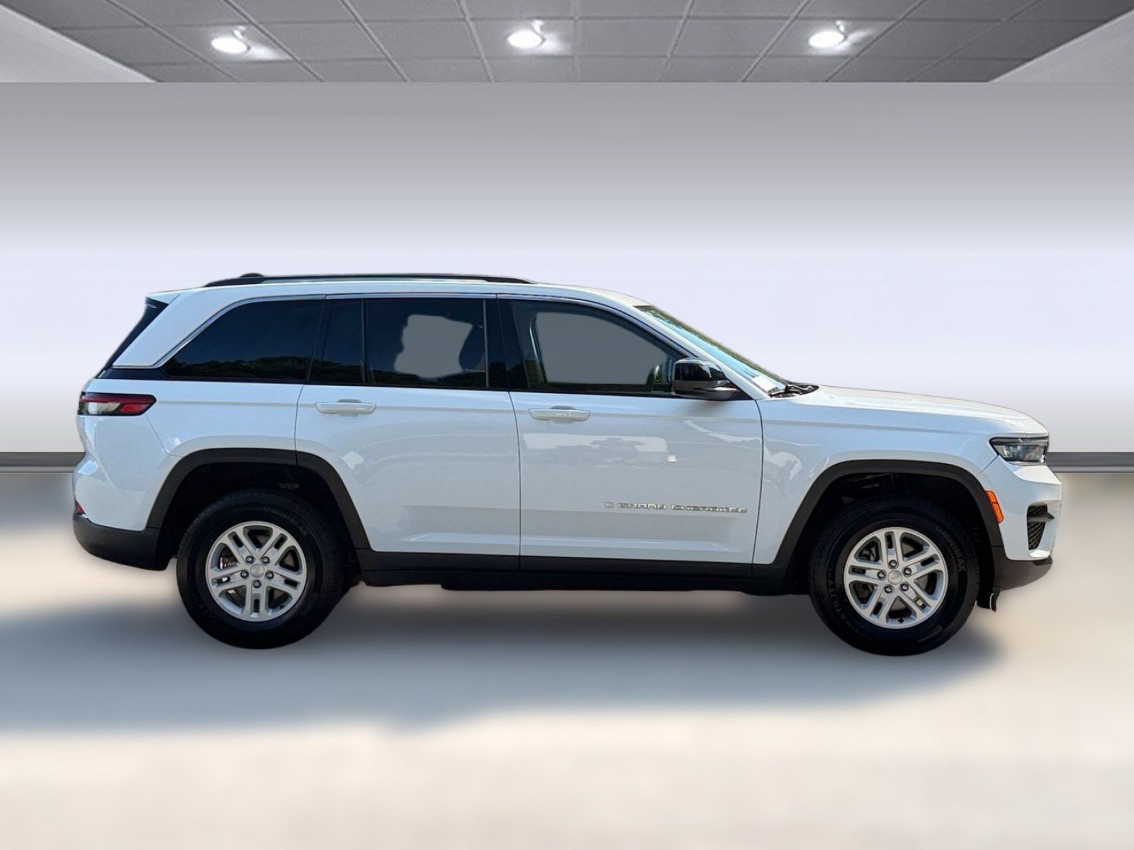 Used 2023 Jeep Grand Cherokee Laredo AWD/4WD image 8