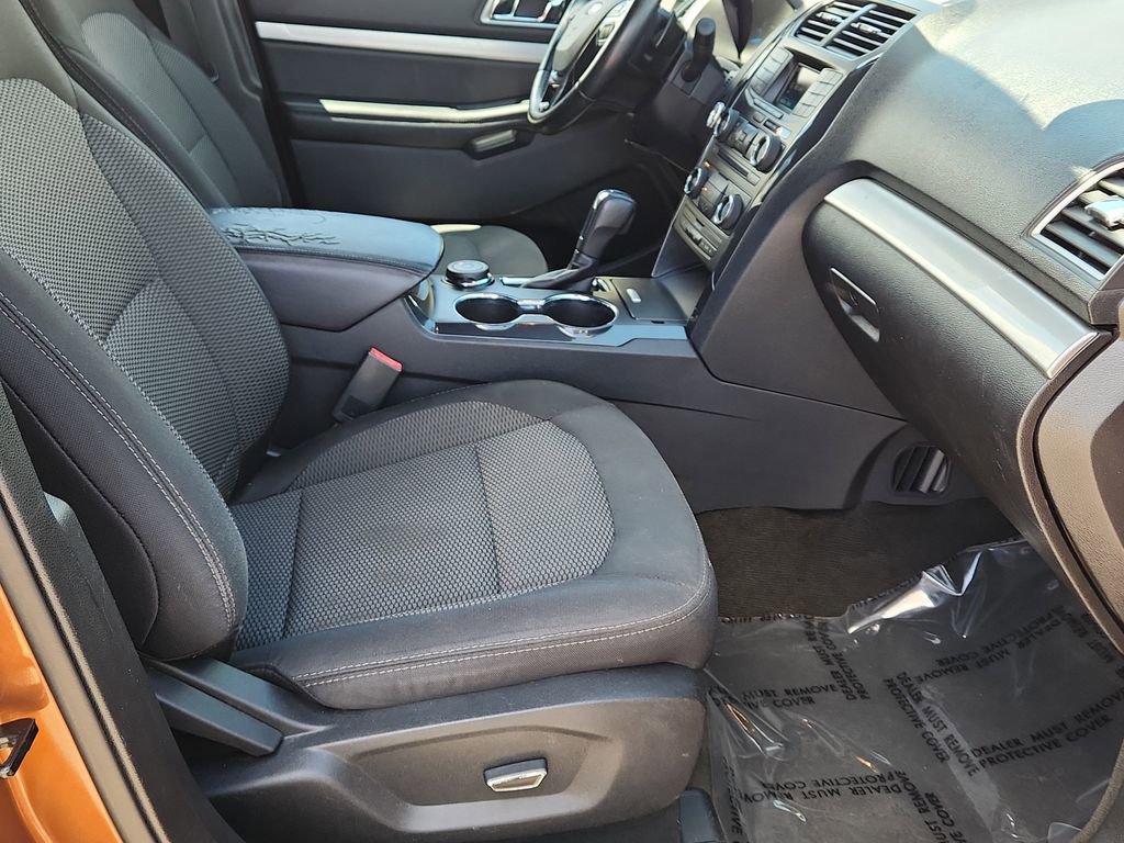 Used 2017 Ford Explorer XLT AWD/4WD image 12