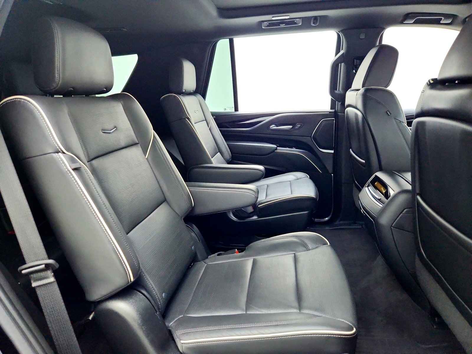 Used 2023 Cadillac Escalade Sport w/ LPO, ONYX Package image 28