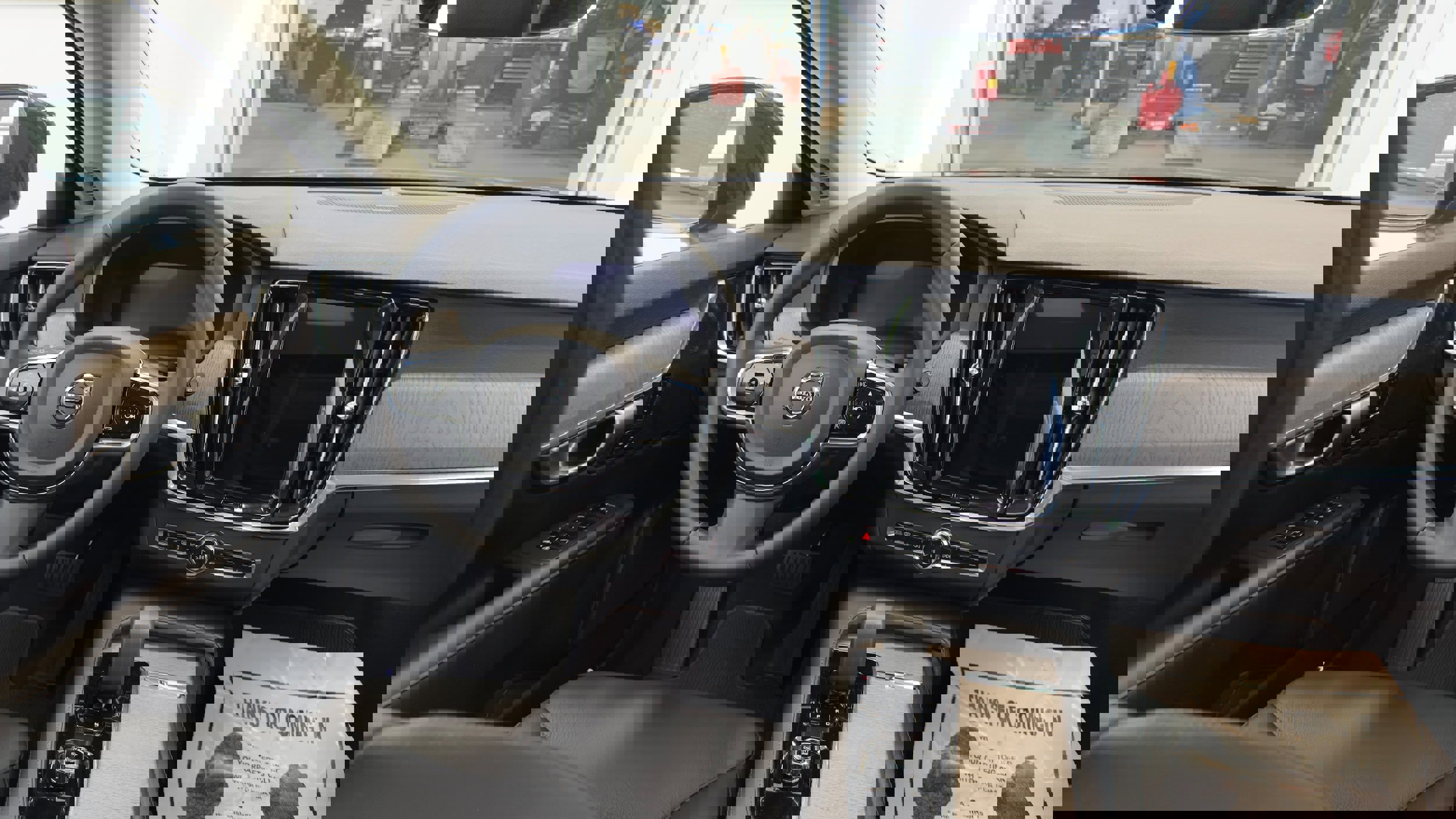 Used 2024 Volvo V90 B6 Cross Country Plus image 22