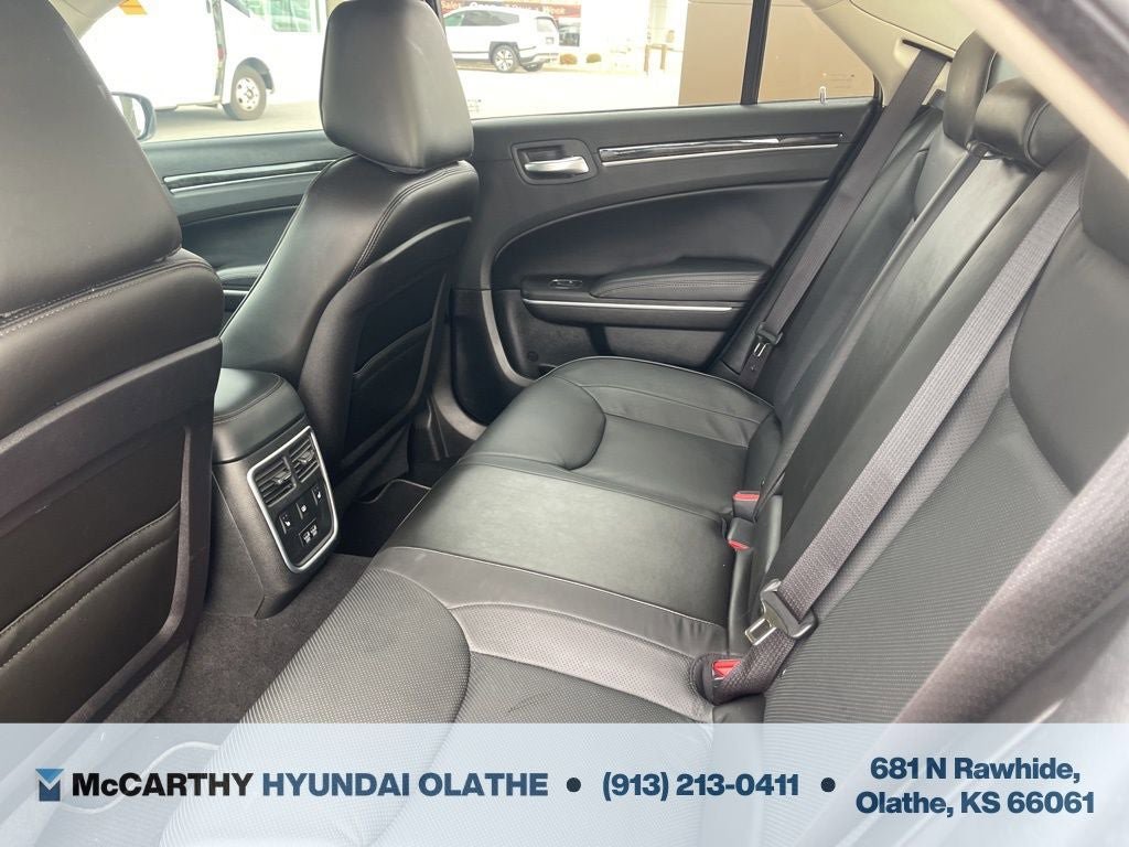 Used 2022 Chrysler 300 Touring L w/ Comfort Group RWD image 5
