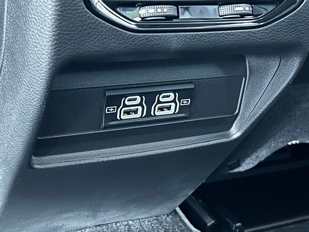 Used 2025 Jeep Grand Cherokee Laredo image 46