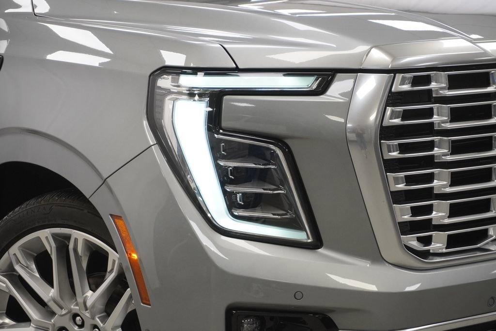 Used 2025 GMC Yukon Denali w/ Denali Reserve Package image 5
