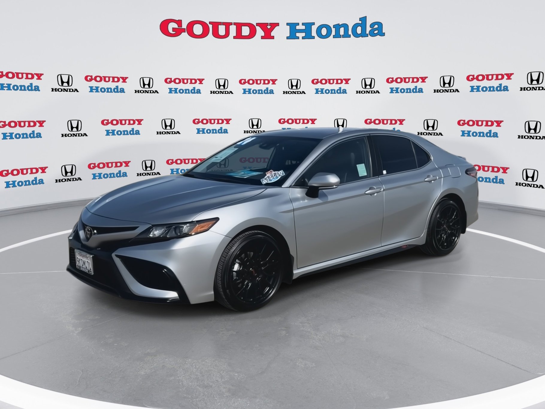 Used 2024 Toyota Camry SE image 4