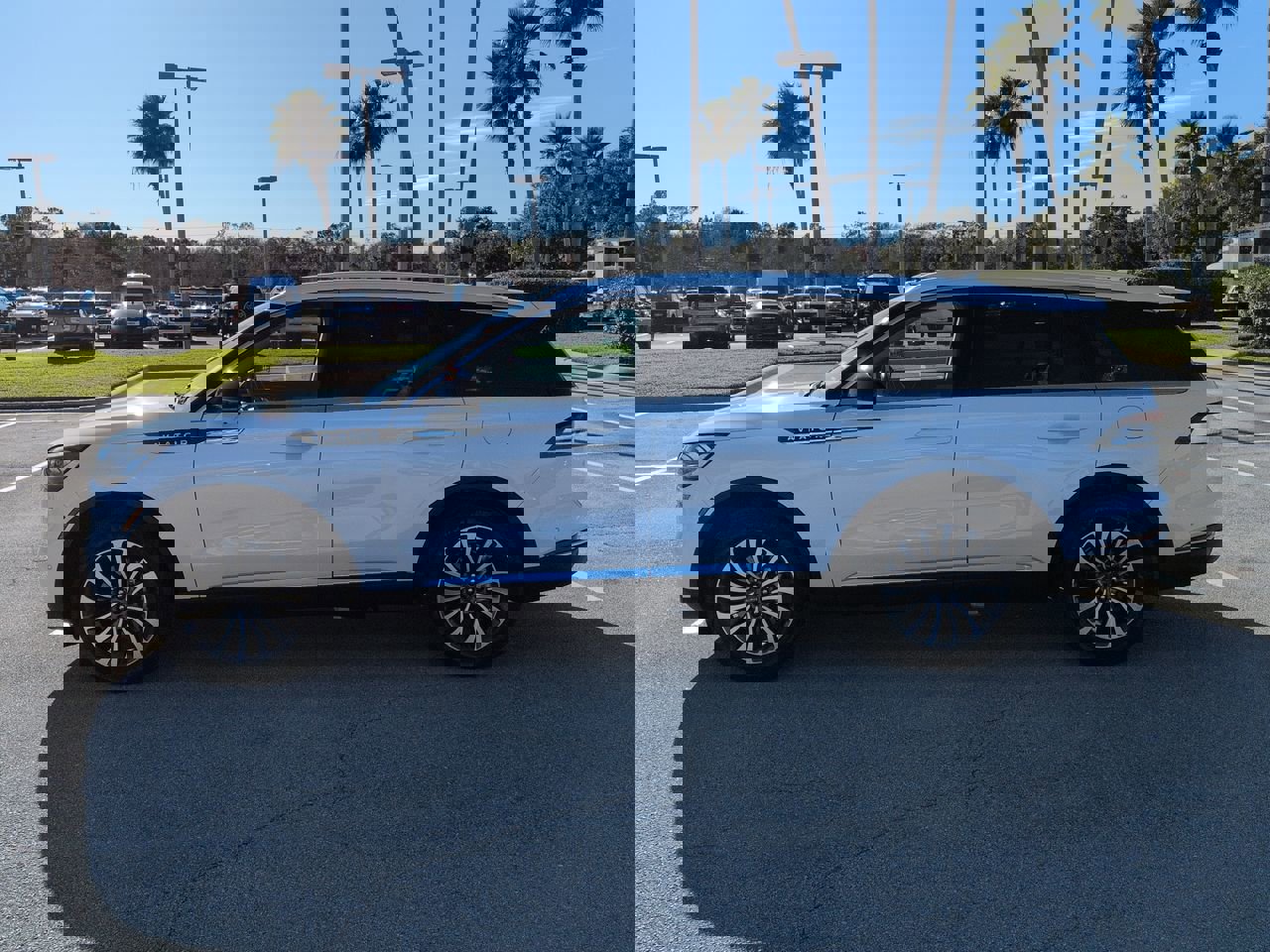 Certified 2022 Lincoln Aviator Reserve w/ Equipment Group 201A image 7