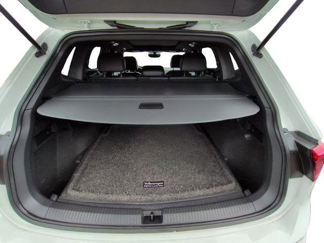 Used 2020 Volkswagen Tiguan SE R-Line image 26