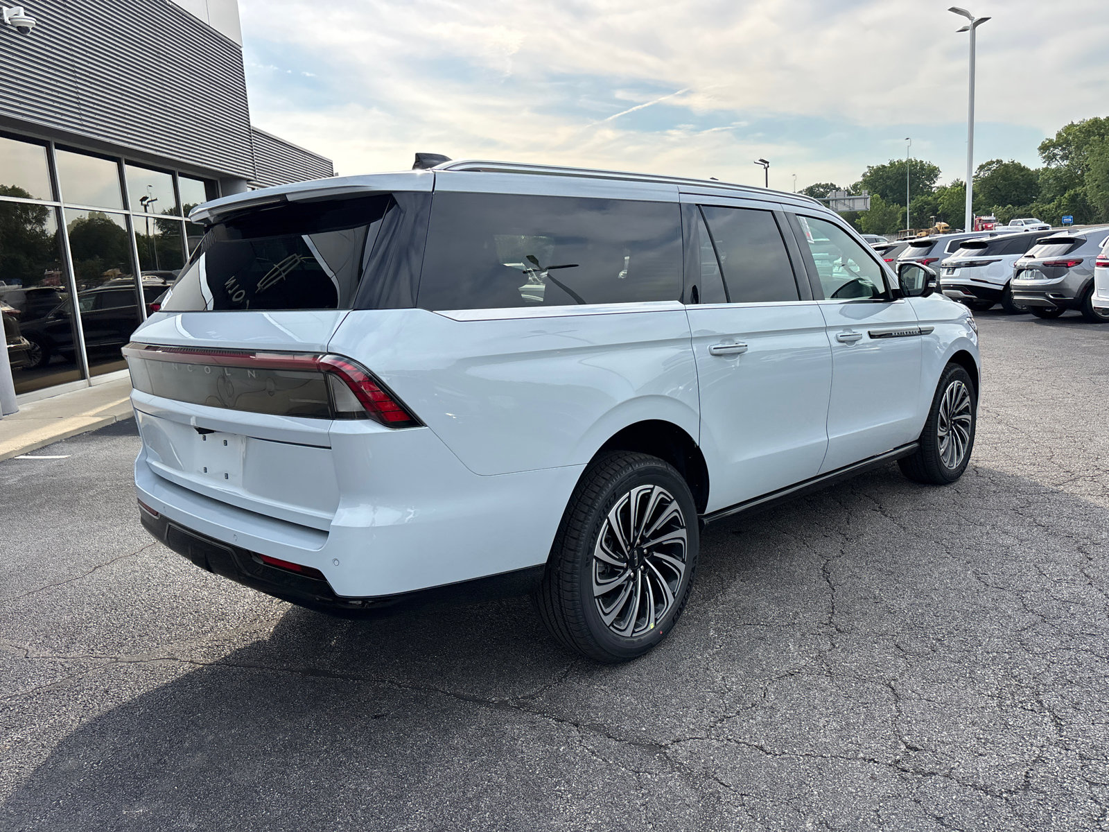New 2026 Lincoln Navigator L Black Label AWD/4WD image 7