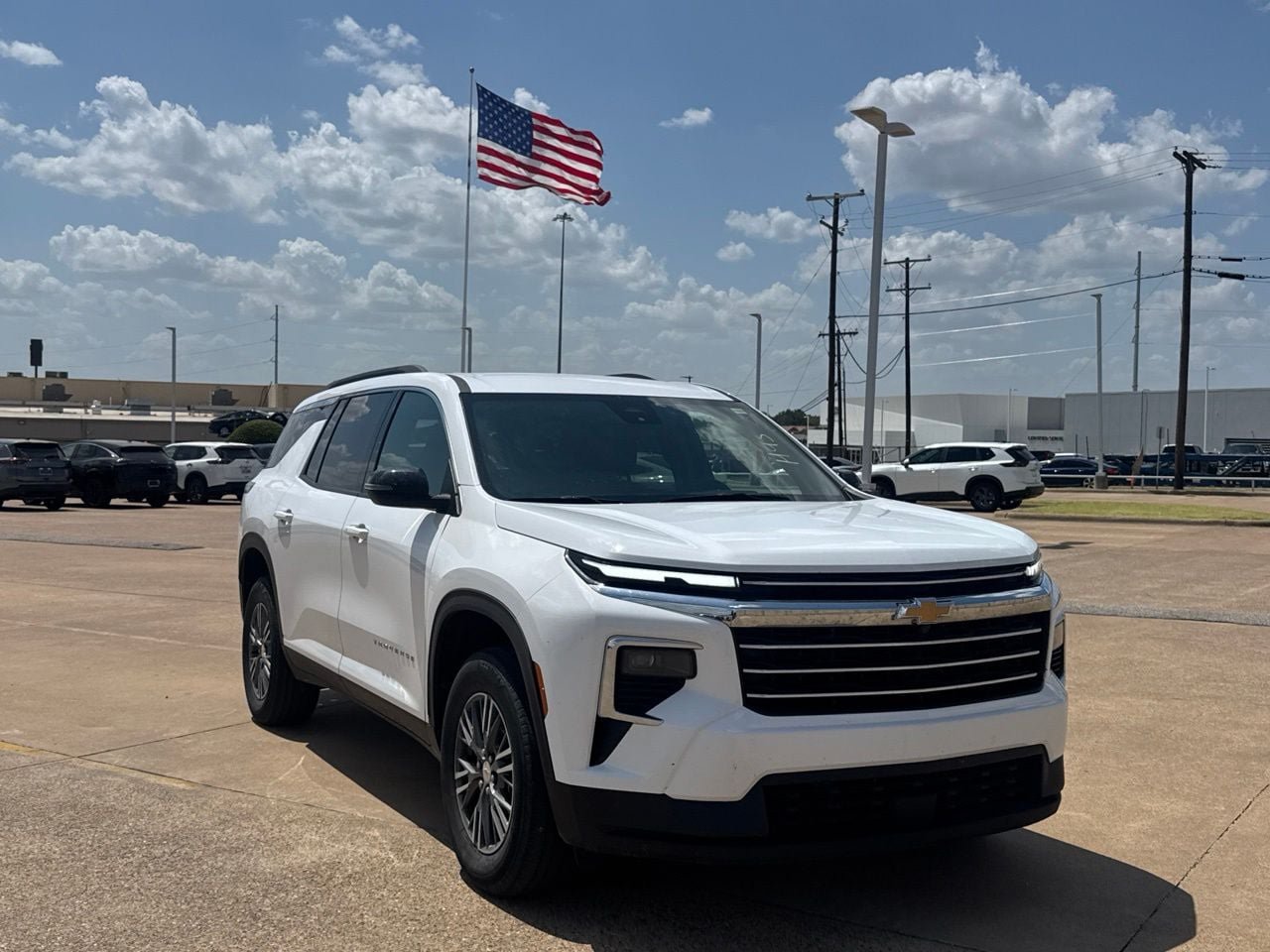 Used 2025 Chevrolet Traverse LT