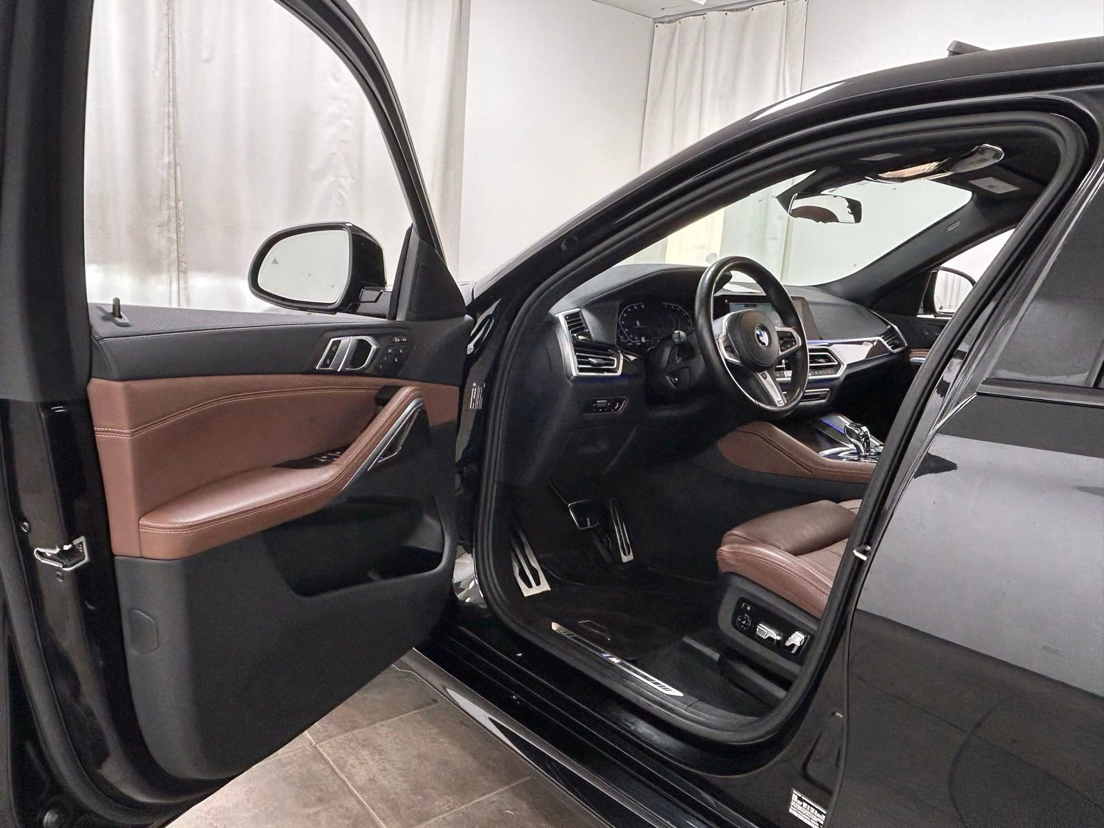 Used 2022 BMW X6 xDrive40i w/ Executive Package image 24