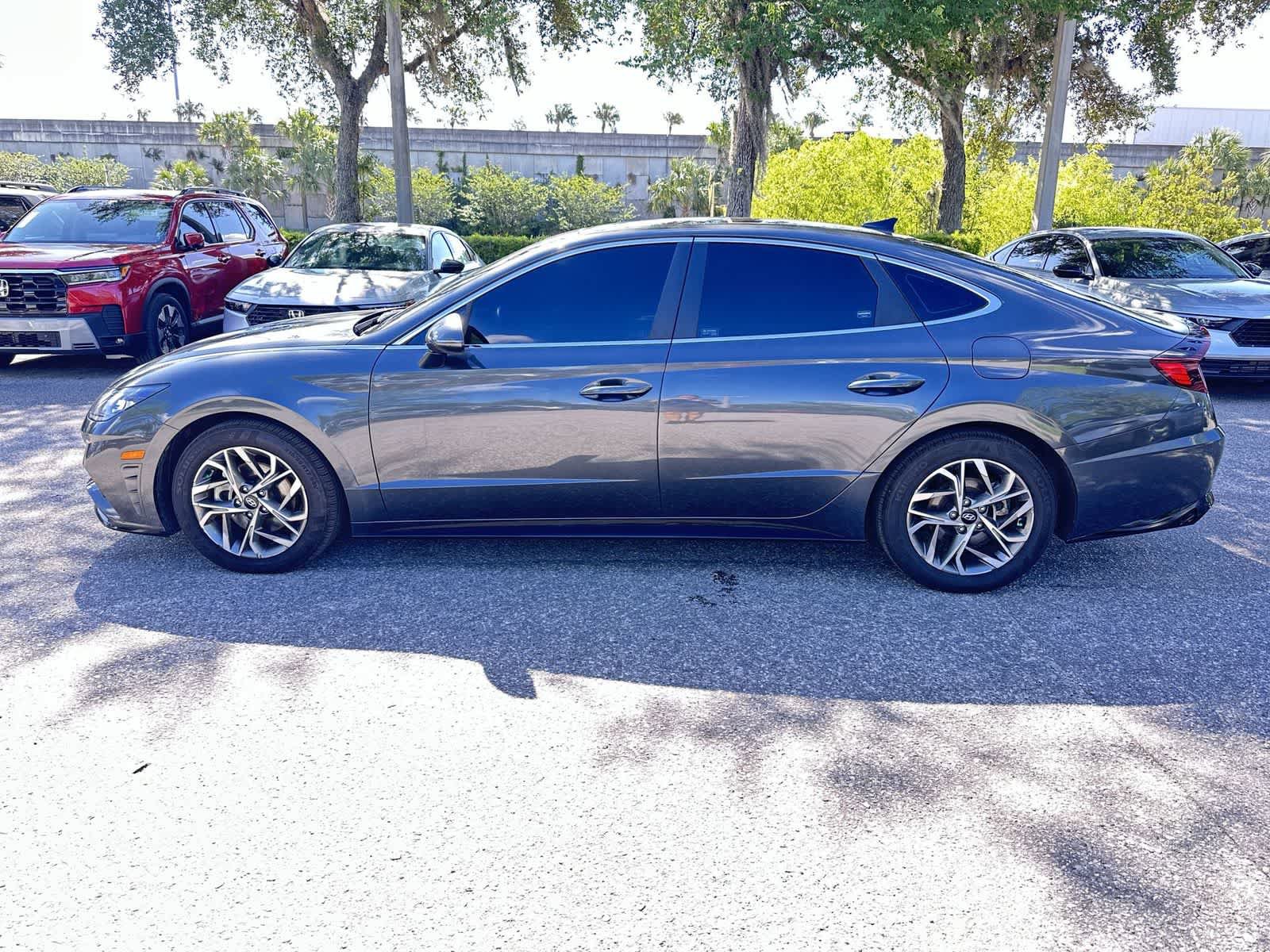 Used 2022 Hyundai Sonata SEL w/ Convenience Package FWD image 3