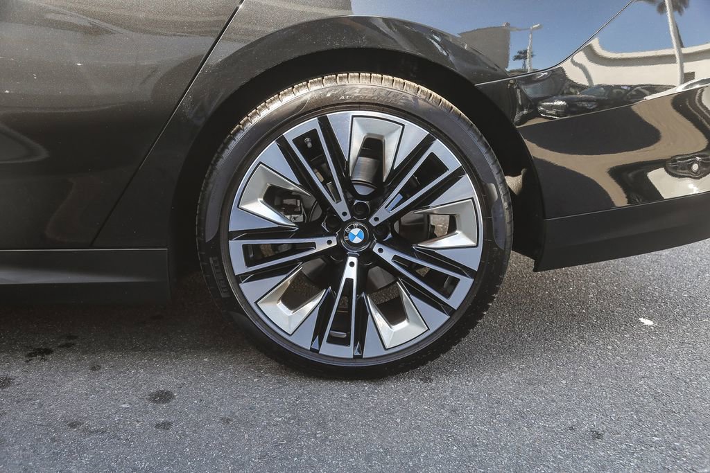 Certified 2025 BMW 530i RWD image 8
