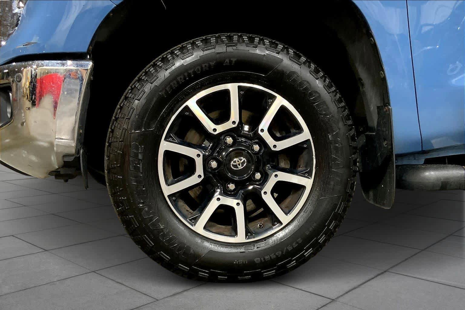 Used 2019 Toyota Tundra Limited w/ Limited Premium Package AWD/4WD image 11