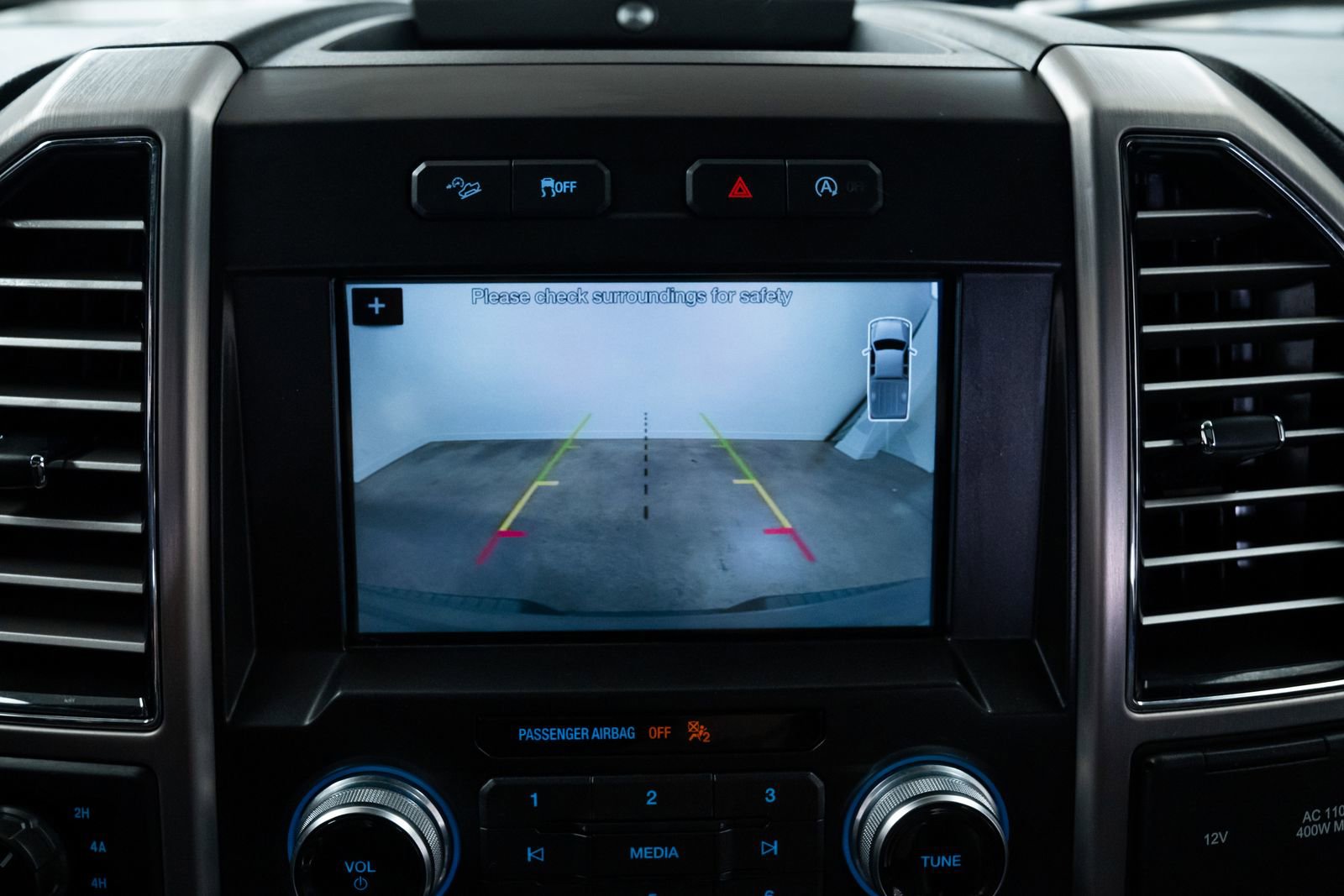 Used 2018 Ford F150 Platinum w/ FX4 Off-Road Package image 12