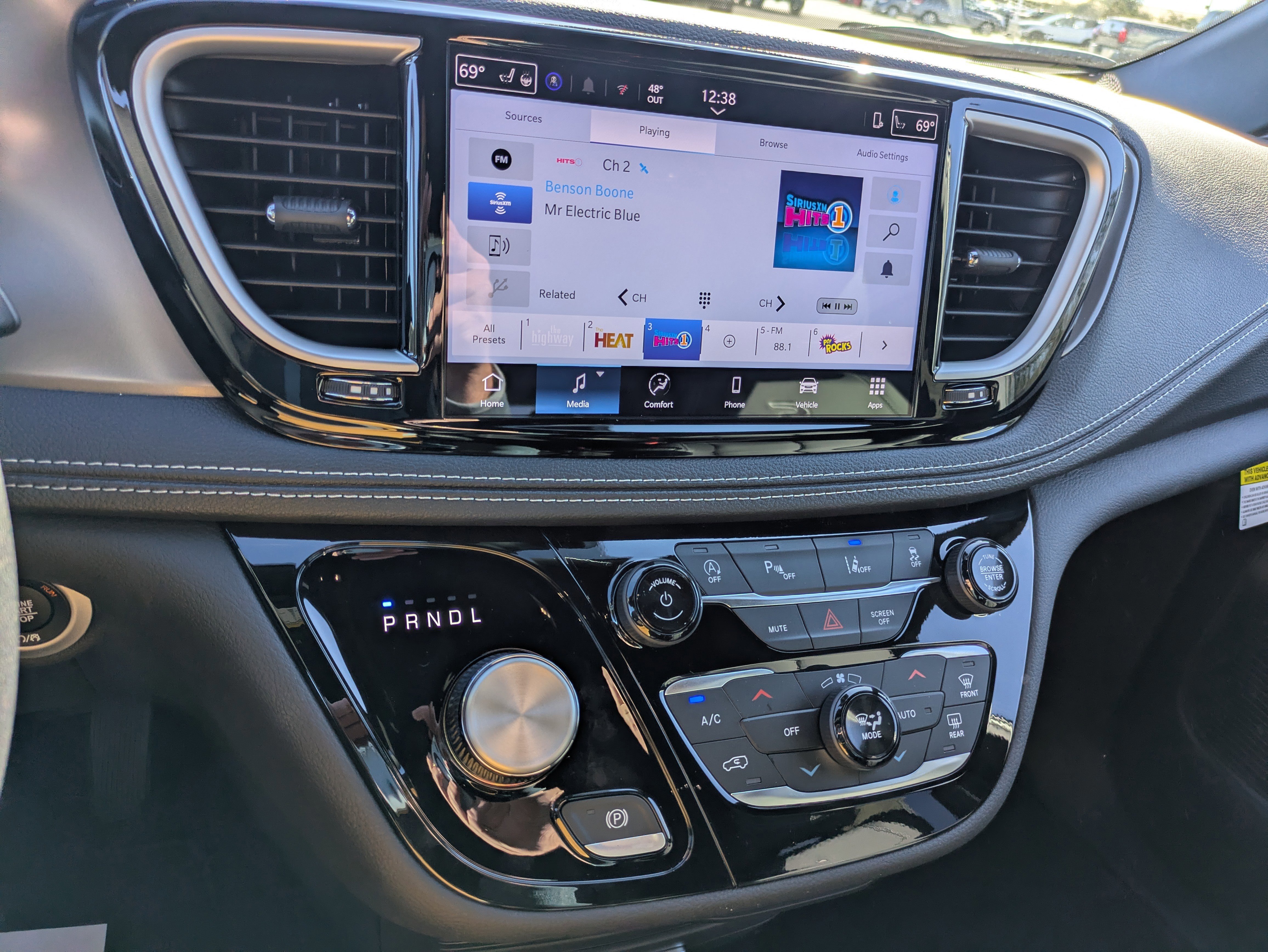 New 2026 Chrysler Pacifica Select image 16