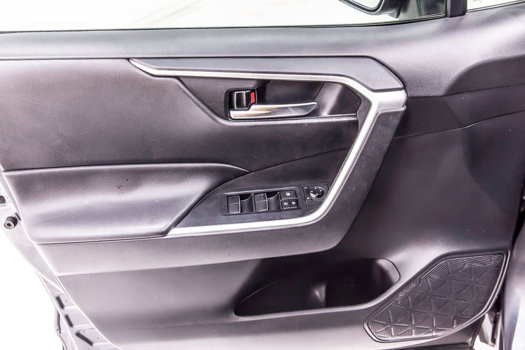 Used 2020 Toyota RAV4 XLE Premium FWD image 25