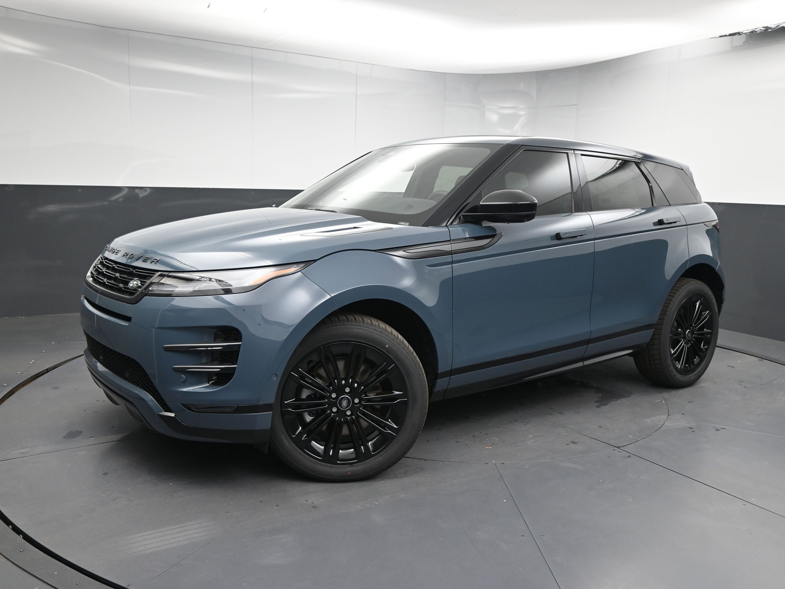 New 2026 Land Rover Range Rover Evoque Dynamic SE image 1