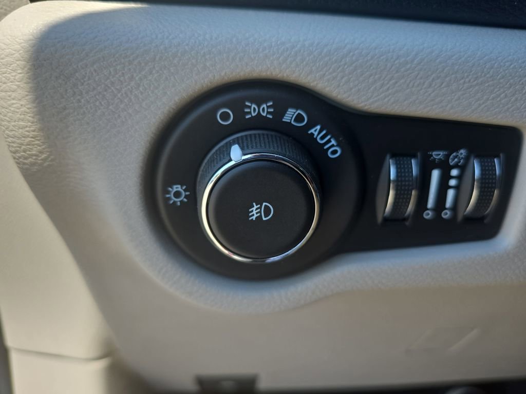 Used 2021 Chrysler Pacifica Touring-L w/ Premium & Safety Sphere Group image 22