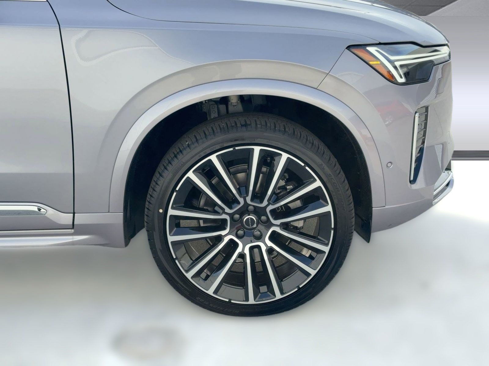 New 2026 Volvo XC90 B6 Plus w/ Protection Package Premier AWD/4WD image 11