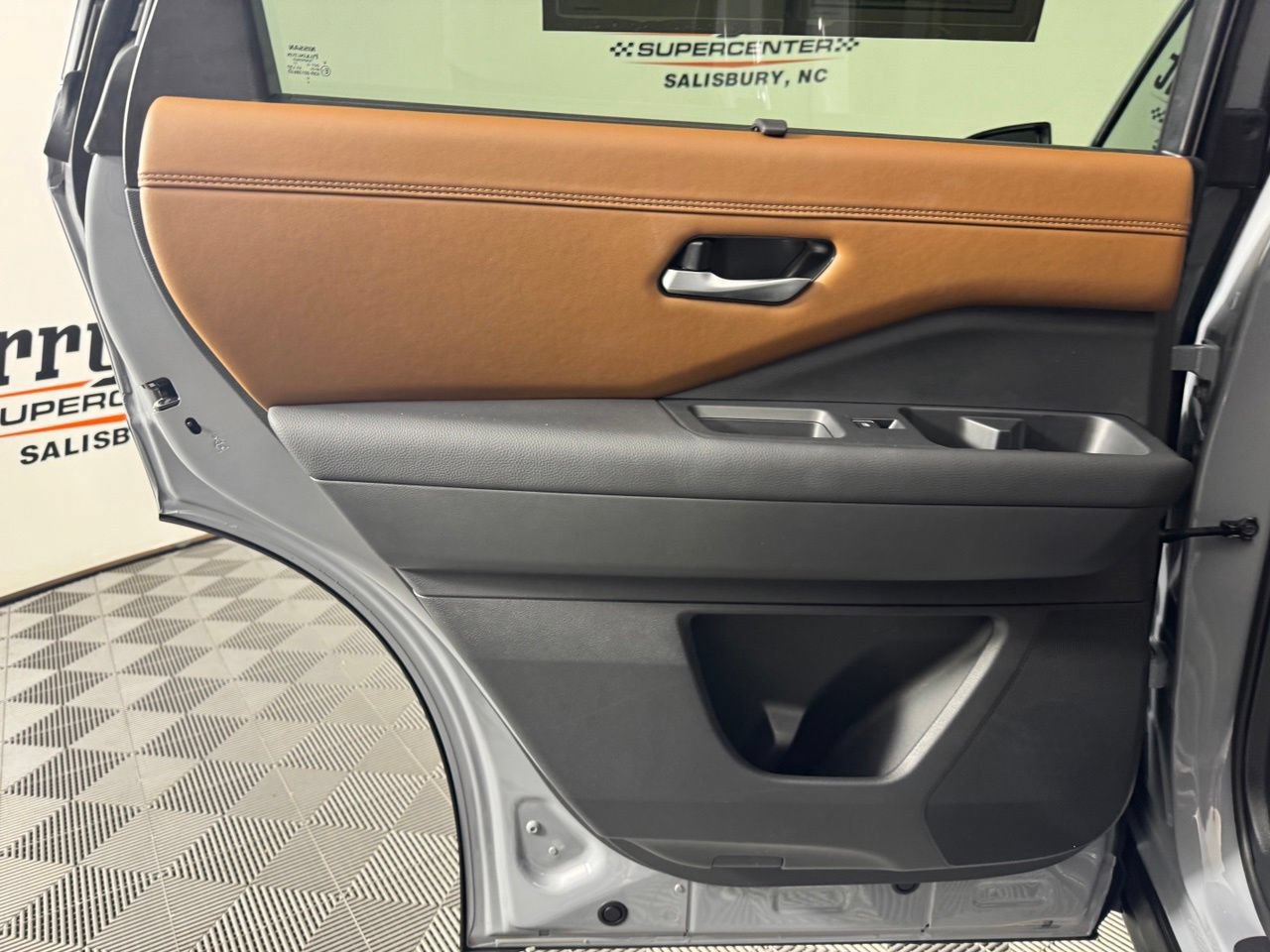 Used 2025 Nissan Pathfinder Platinum w/ Cargo Package FWD image 29