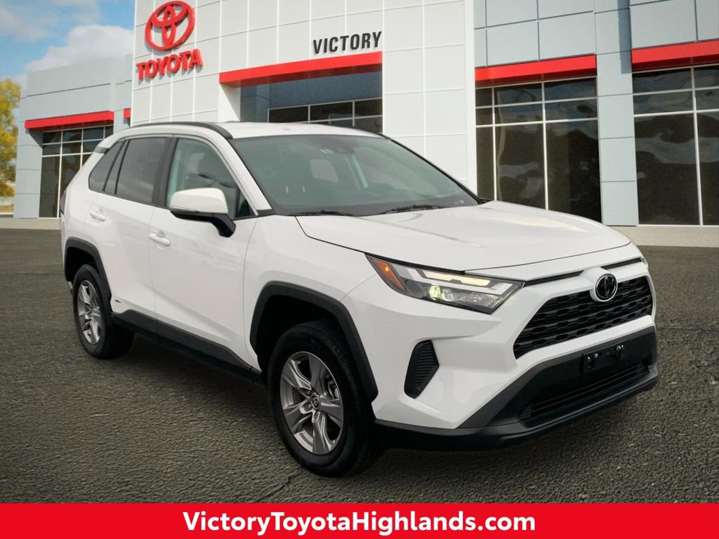 Used 2025 Toyota RAV4 XLE image 1