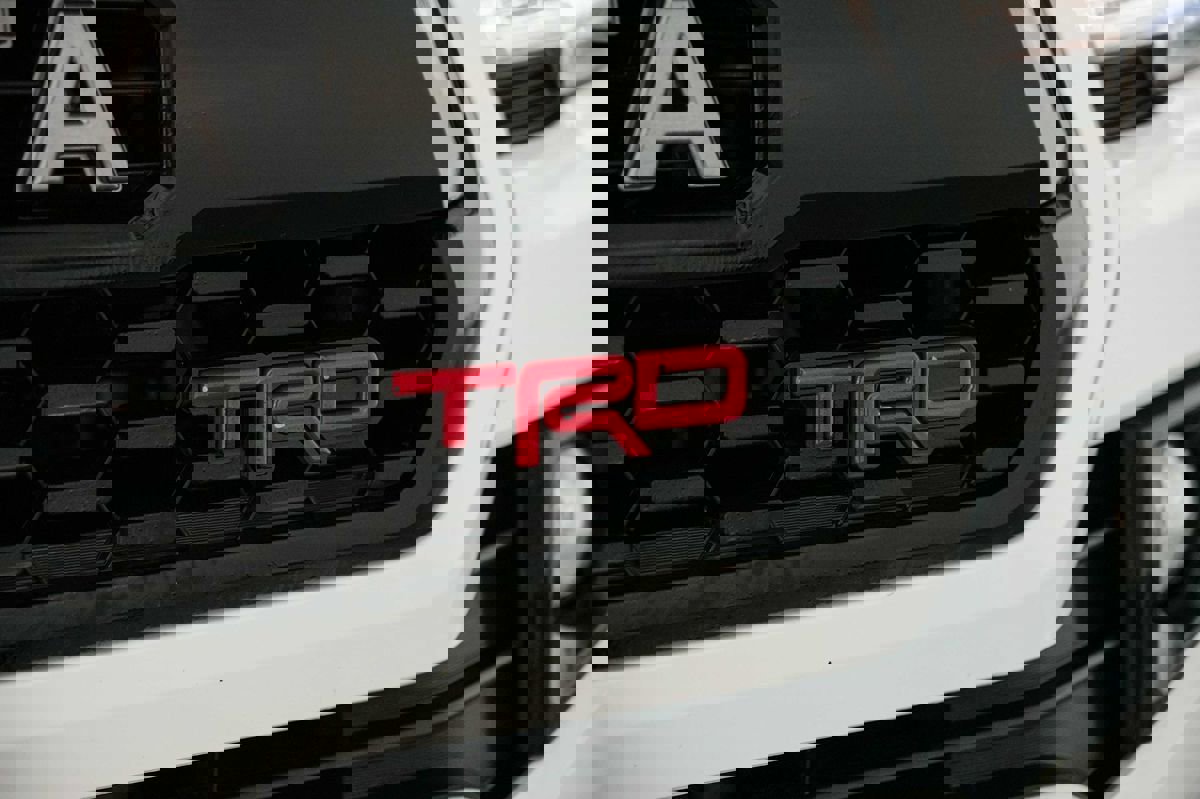 Used 2018 Toyota Tacoma TRD Sport w/ Technology Package image 14