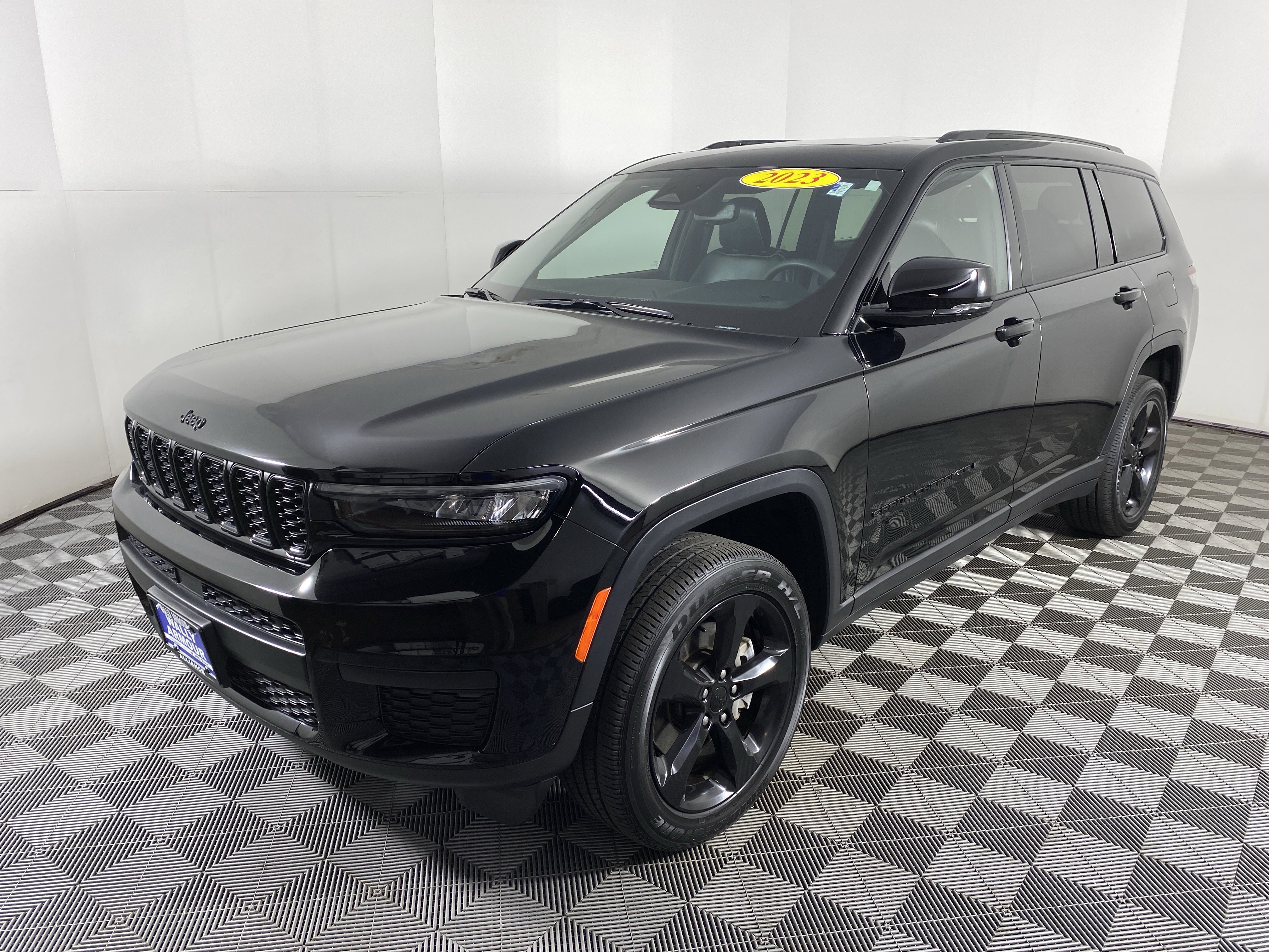 Used 2023 Jeep Grand Cherokee L Laredo image 11