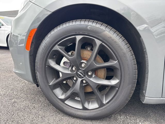 Used 2025 Chrysler Pacifica Limited image 10