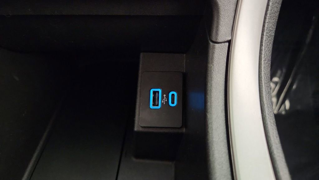 Used 2022 Ford Edge SEL image 16