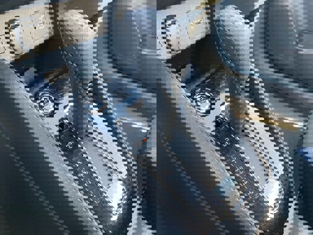 Used 2025 Nissan Versa SV image 21