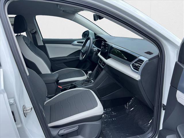 New 2025 Volkswagen Taos SE image 18