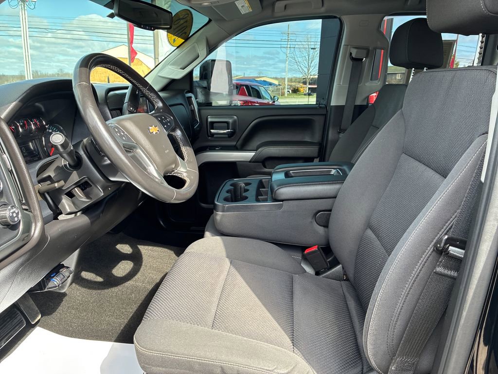 Used 2018 Chevrolet Silverado 1500 LT w/ Midnight Edition image 10