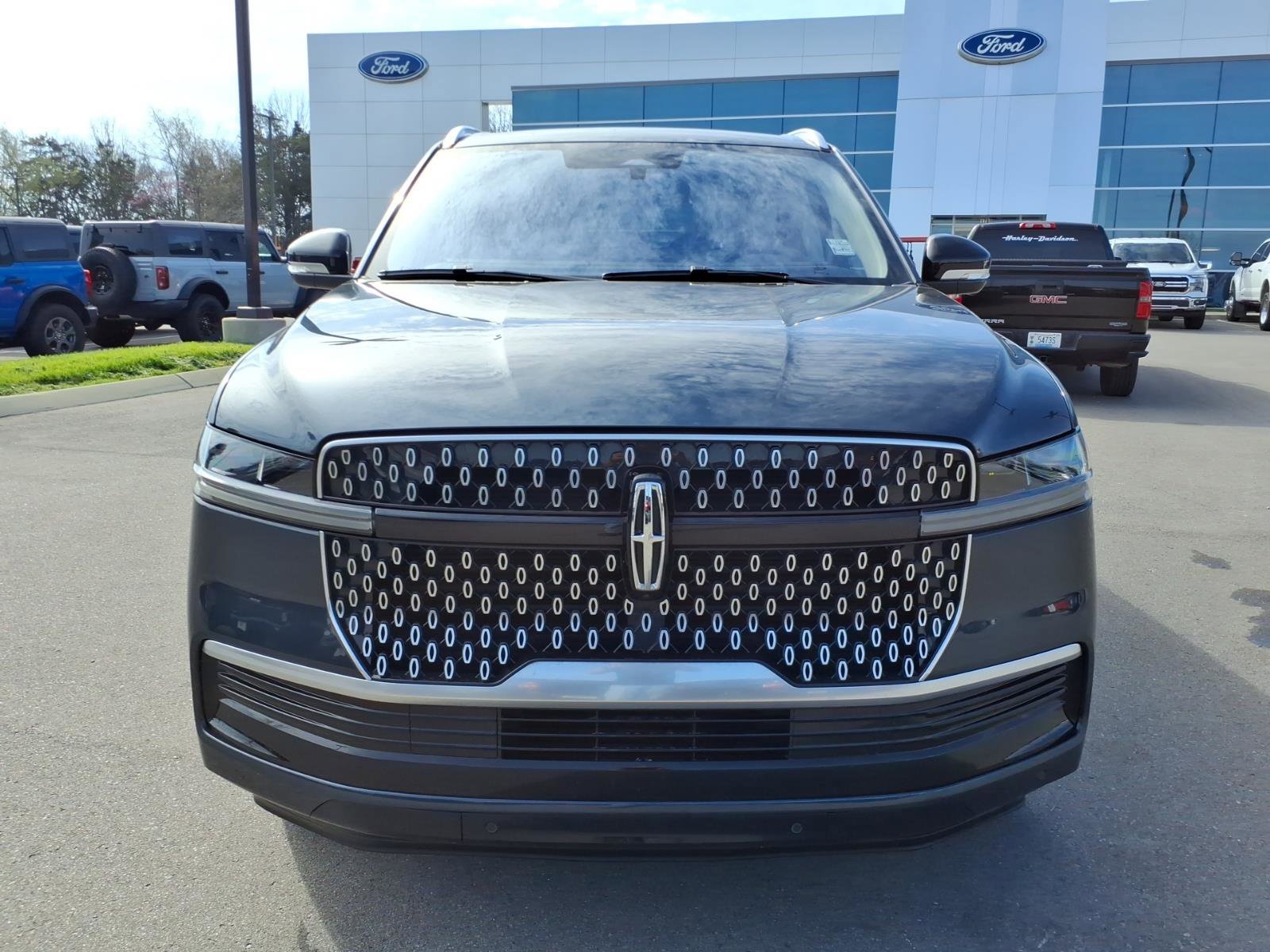 Used 2025 Lincoln Navigator Reserve image 8