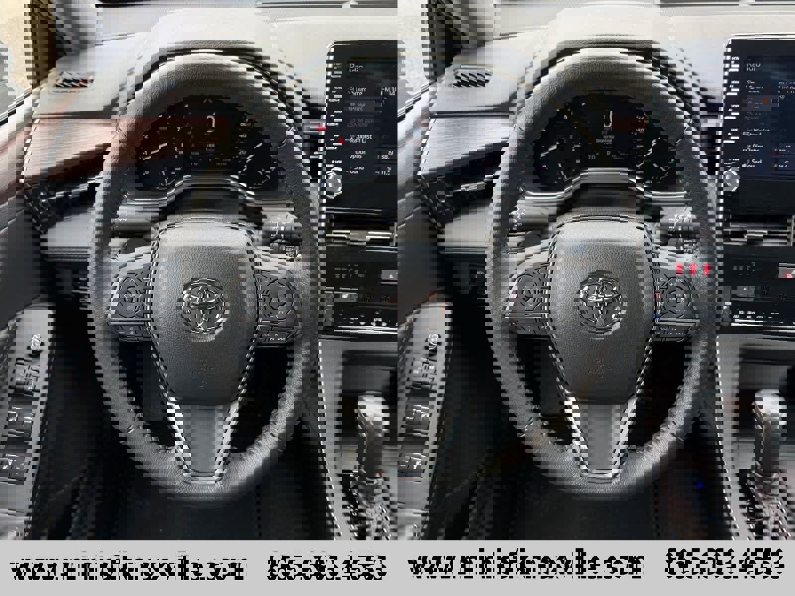 Used 2022 Toyota Avalon XLE w/ Moonroof Package image 15