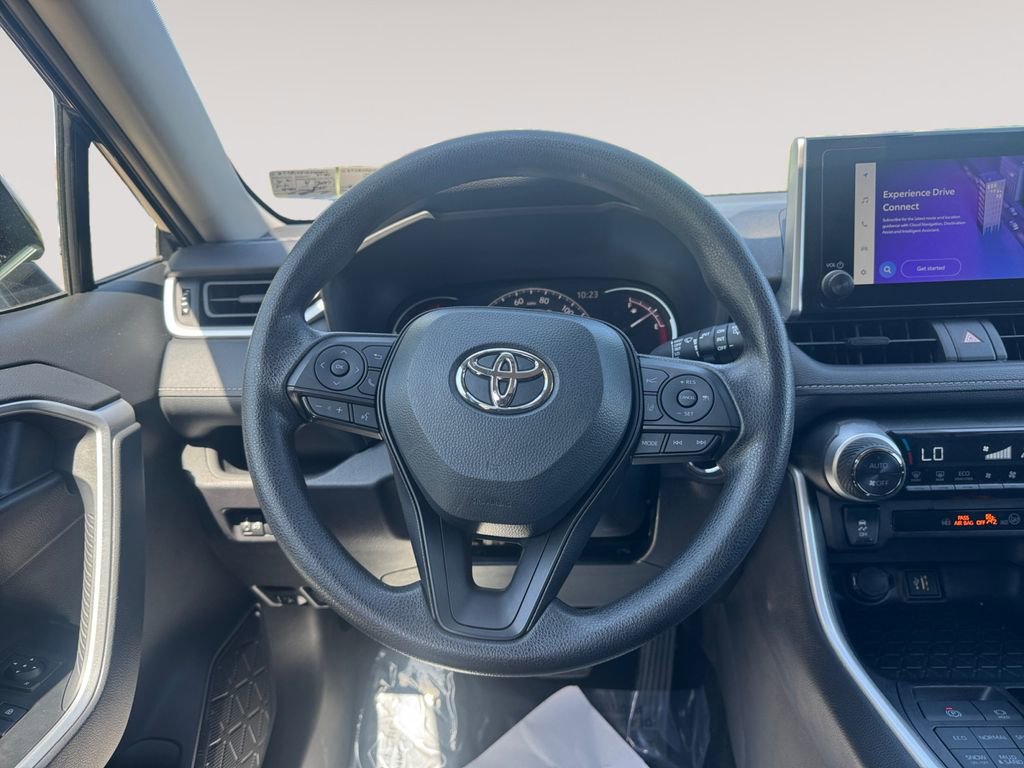 Used 2025 Toyota RAV4 XLE AWD/4WD image 12