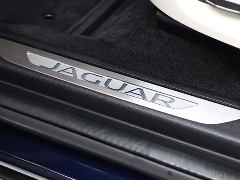 Used 2022 Jaguar E-PACE SE image 17