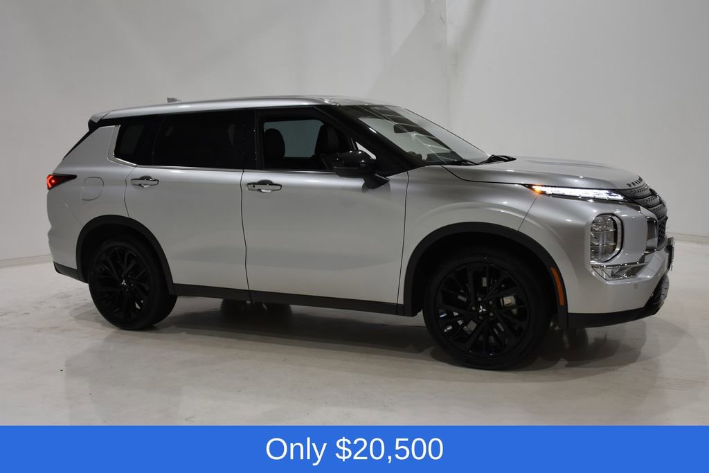 Used 2022 Mitsubishi Outlander SE image 3