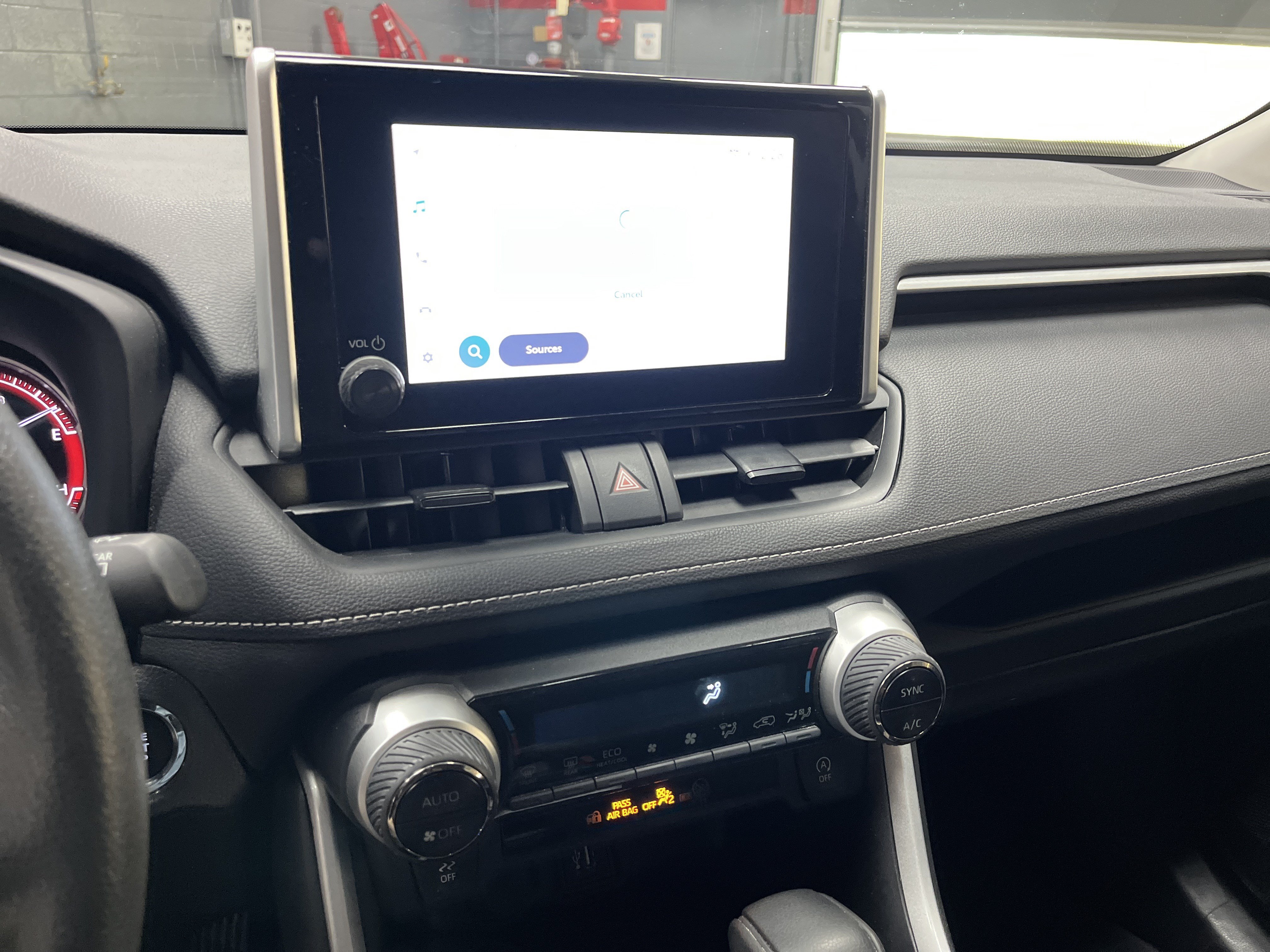 Used 2025 Toyota RAV4 XLE FWD image 23