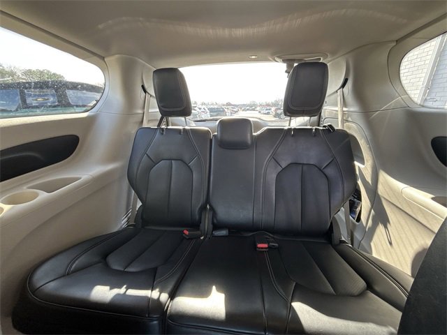 Used 2024 Chrysler Pacifica Touring-L image 26