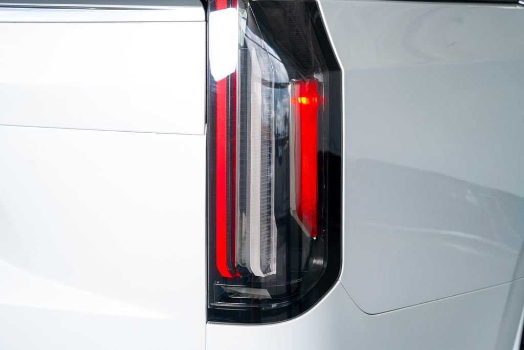 Used 2021 Cadillac Escalade Premium Luxury image 28