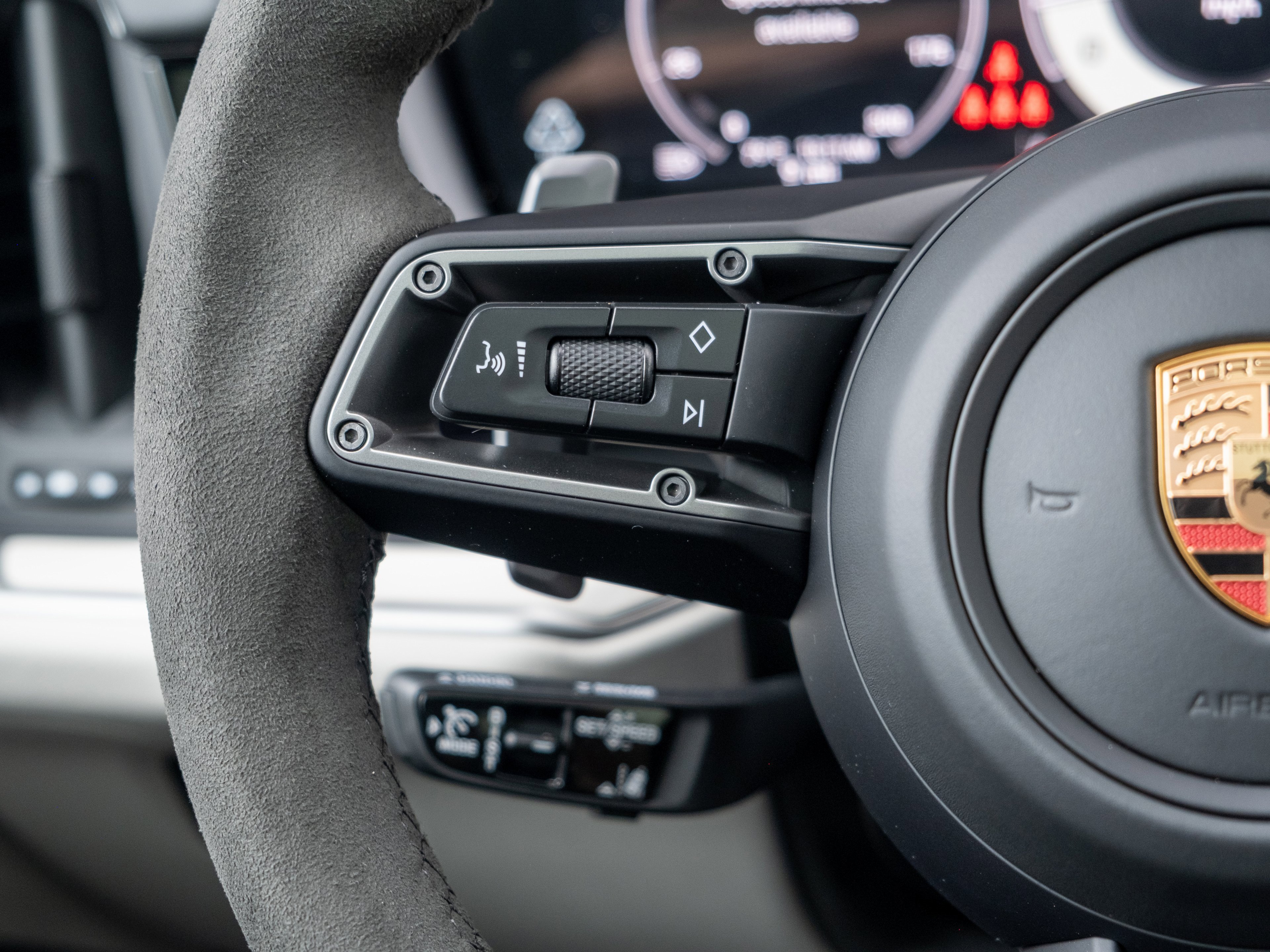 New 2025 Porsche Cayenne GTS image 27